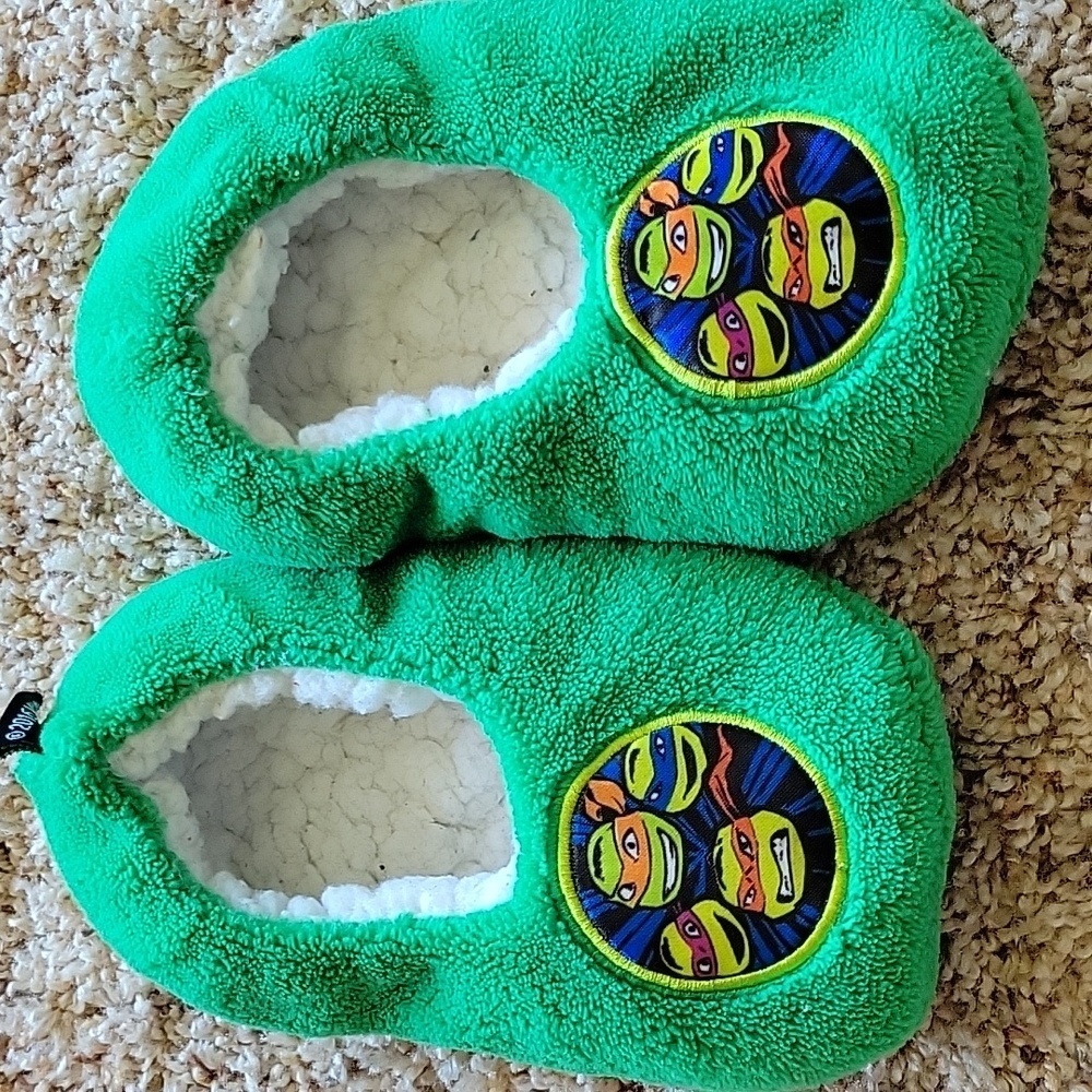 Teenage Mutant Nija Turtles slippers,  size 6/7 toddler